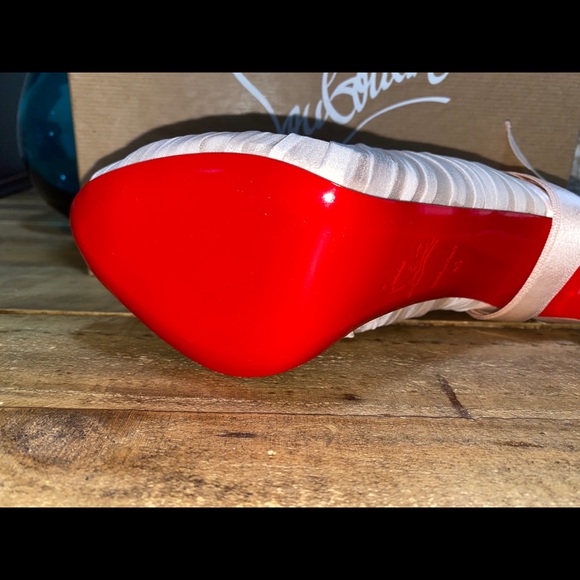 Christian Louboutin Goya Ruban Pumps - Picture 7 of 7